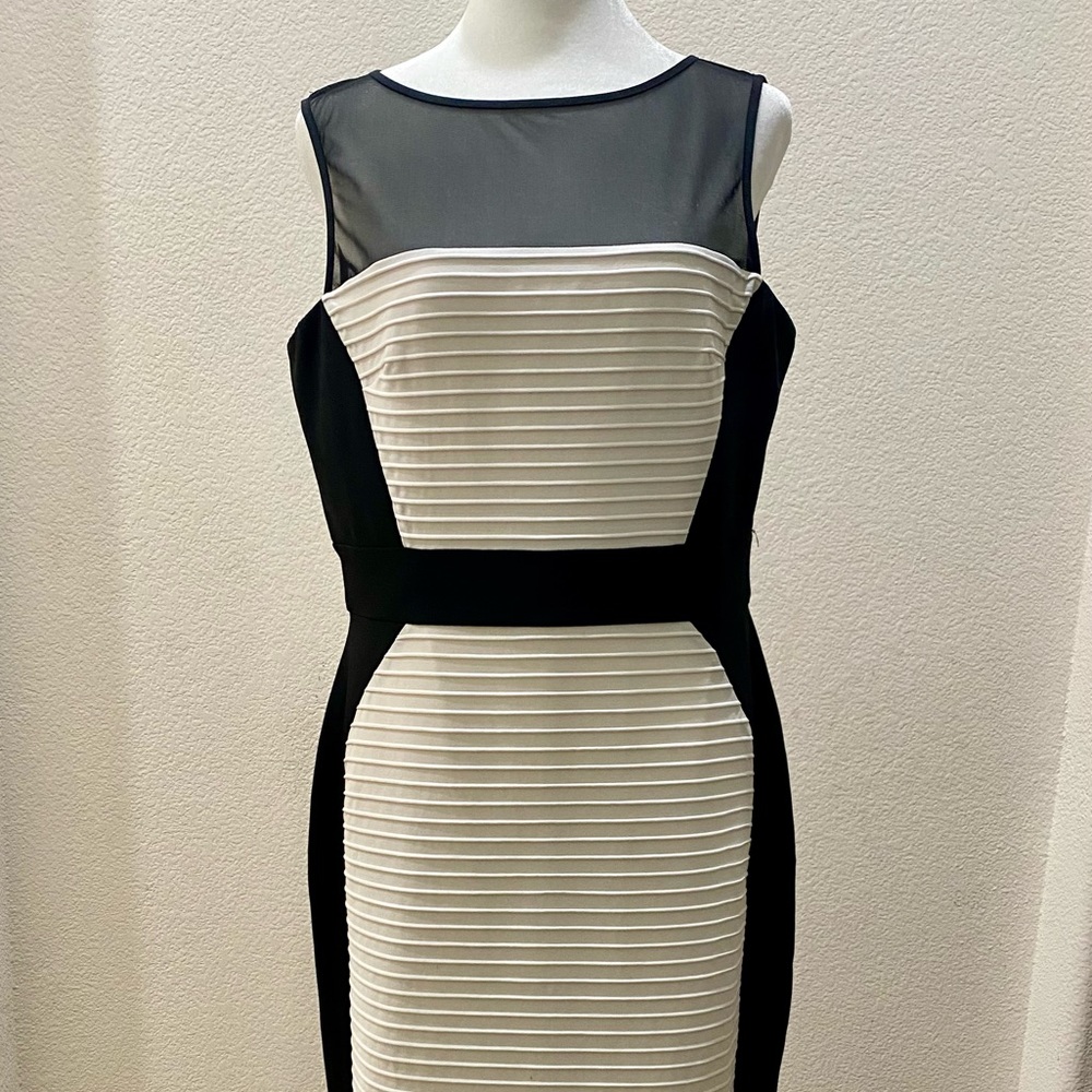 London Times Black and White Dress Size 10.
